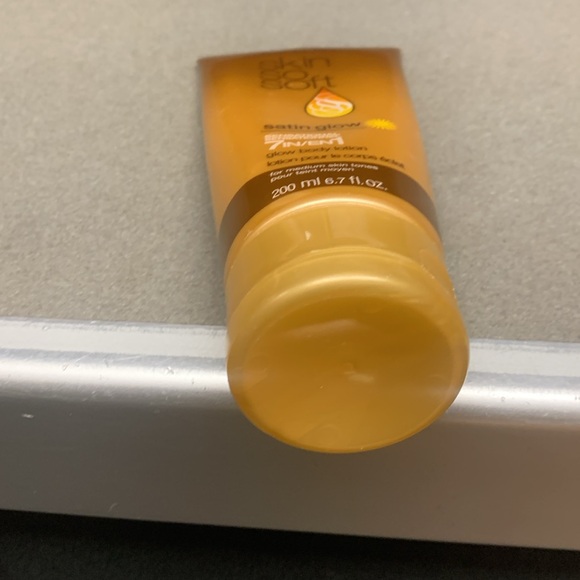 Avon Skin So Soft Satin Glow Body Lotion Brand New Factory Sealed Bath and Body - Picture 4 of 12